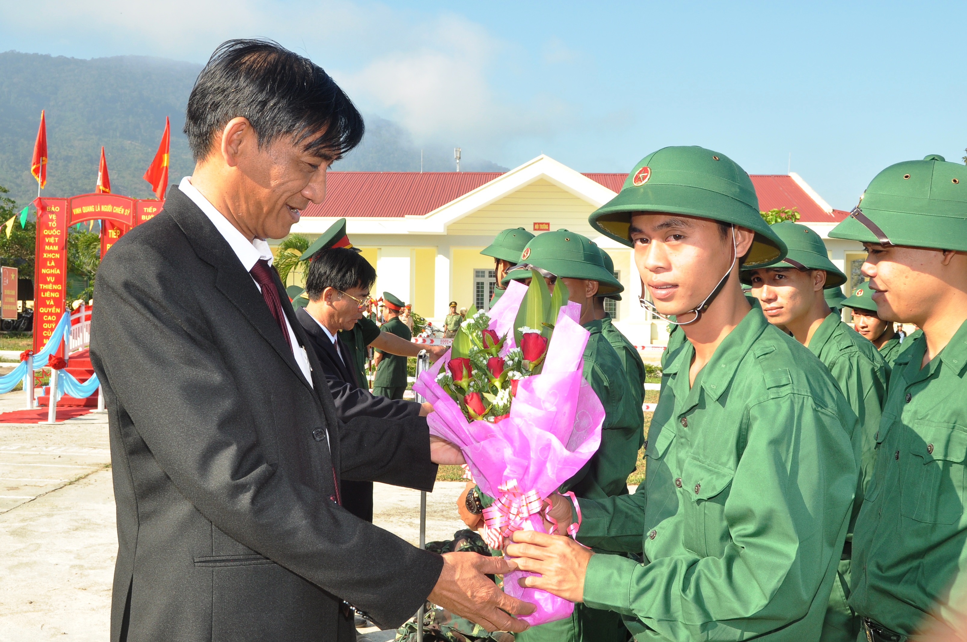 Huyện Krông Bông: Làm tốt công tác tuyển chọn và gọi công dân nhập ngũ